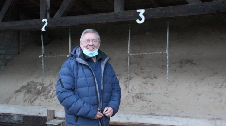 Klaus Spors steht in der Schießanlage, dort, wo eigentlich die Zielscheiben hängen. Er hofft, dass bald wieder reger Betrieb in der Anlage herrscht.