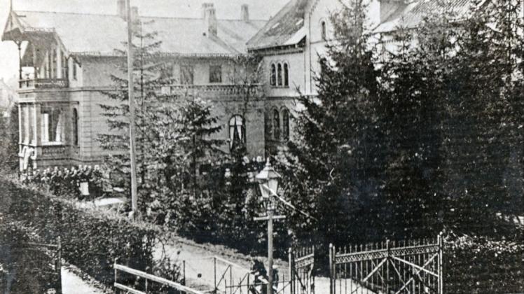 „Gewissermaßen verbaut“: Julius Wietings Wohnhaus und Korkfabrik an der Westerstraße, um 1895.