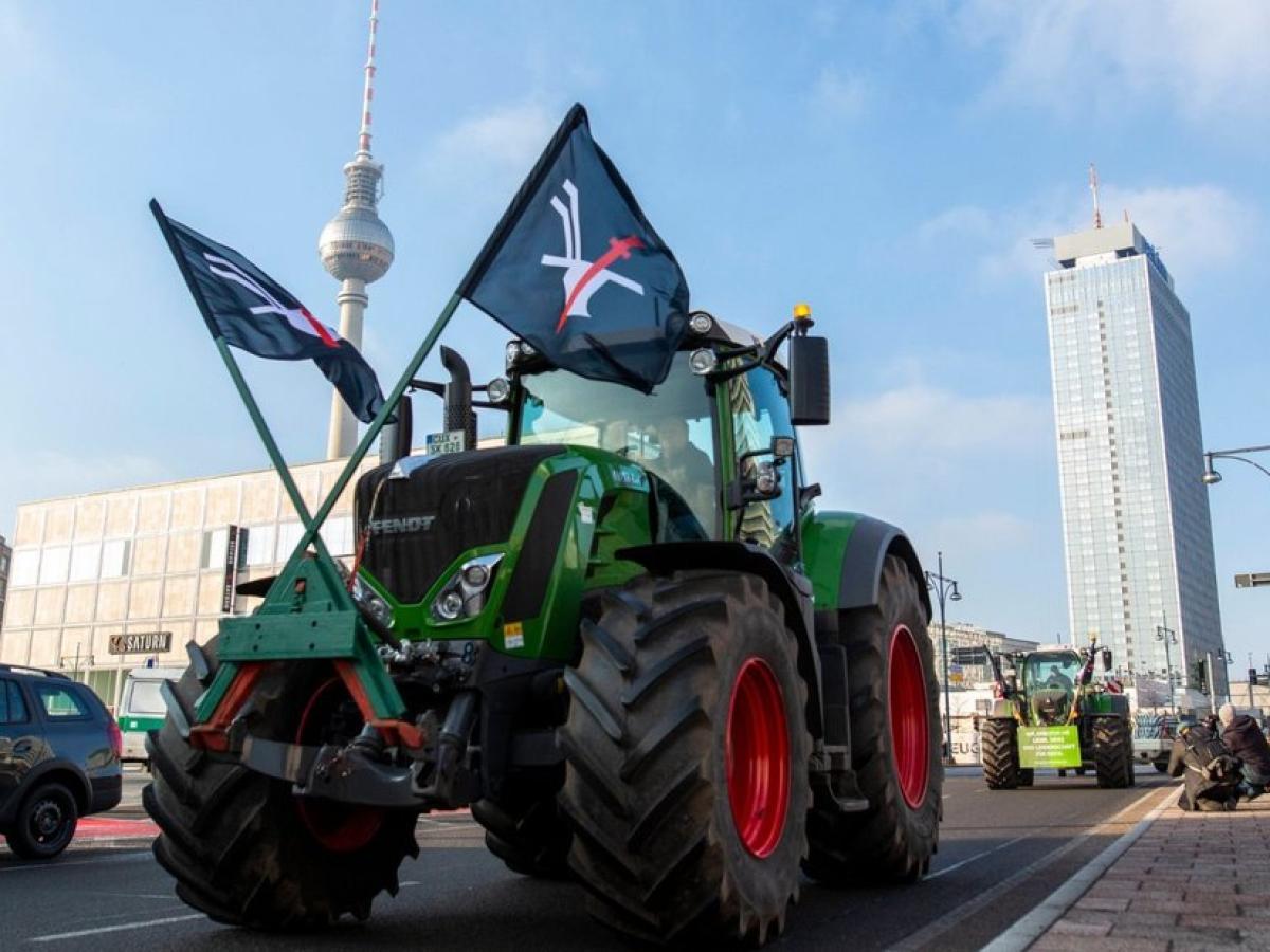 Fragwürdige Bauernflagge in Berlin, Dünge-Diskussion in Hannover | NOZ