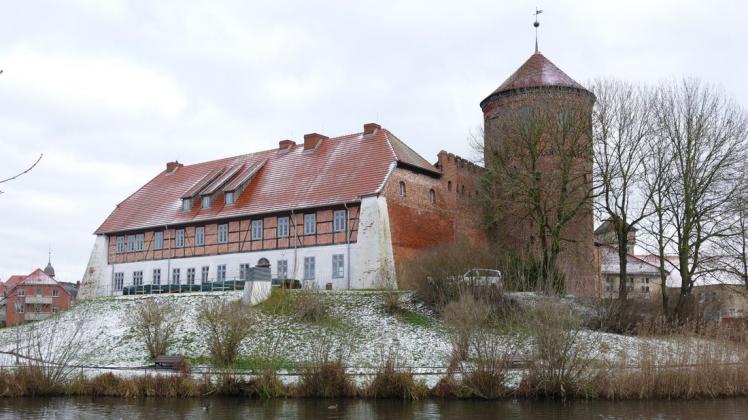 Die Neustädter Burg gehört mit zum kulturellen Erbe der Stadt und ihrer Umgebung. Sie liegt seit Jahrhunderten eingebettet in Kultur und Geschichte der Lewitzstädter.