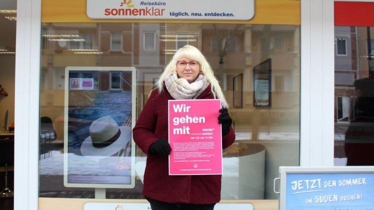 Susanne Kühne vom Reisebüro "Sonnenklar" in der Wittenberger Bahnstraße hofft auf eine baldige Wiedereröffnung.