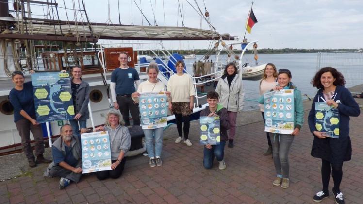 Die Mitglieder des Offenen Rostocker Meeresmüllstammtisches teilten sich im vergangen Jahr den Umweltpreis der Hansestadt mit der Initiative Plastikfreie Stadt Rostock.