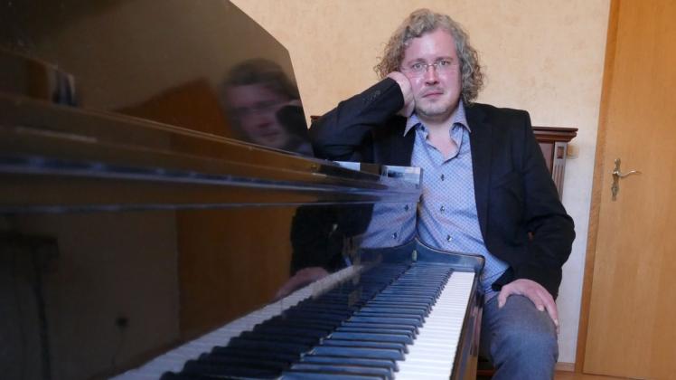 Die Welt der schwarz-weißen Tasten ist es, die Matthias Lüth fasziniert. Der 40-Jährige ist ihr absolut verfallen.