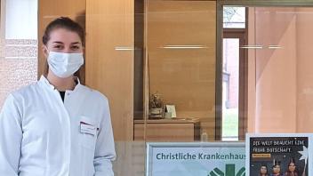 Studentin Verena Kirstein hilft ehrenamtlich bei der Christlichen Krankenhaushilfe