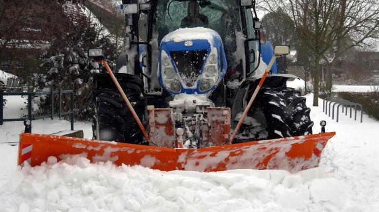 Die Schneemassen im Wittlager Land waren nur durch Einsatz von schwerem Gerät zu bewältigen.