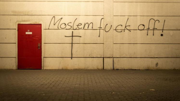 Zu den erfassten Straftaten zählen auch Nazi-Schmierereien an Häusern und Moscheen.