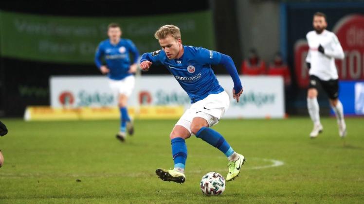 Innerhalb weniger Wochen hat sich Winter-Neuzugang Simon Rhein zu einer absoluten Stütze im Team des FC Hansa entwickelt.