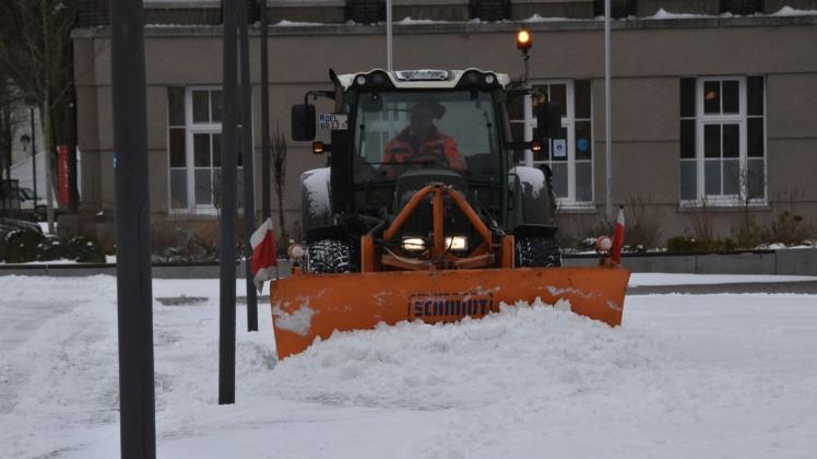 Die Räumdienste waren am Montag mit den Schneemassen nicht nur in der Innenstadt beschäftigt.