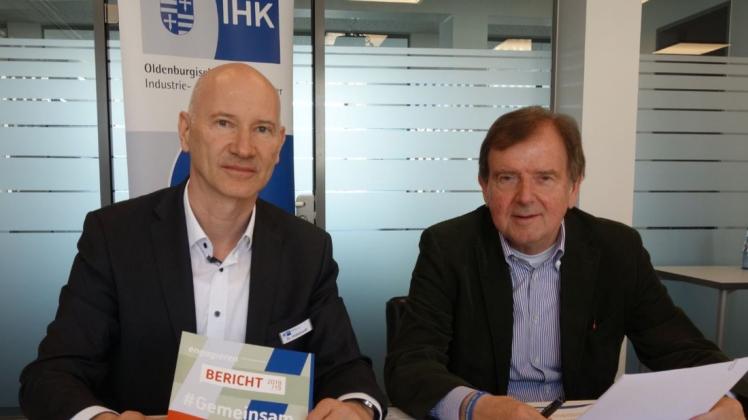 In Kürze wird der Platz neben IHK-Hauptgeschäftsführer Thomas Hildebrandt (links) wieder frei: Gert Stuke übergibt sein Amt als IHK-Präsident einem noch zu ermittelnden Nachfolger. (Archivfoto)