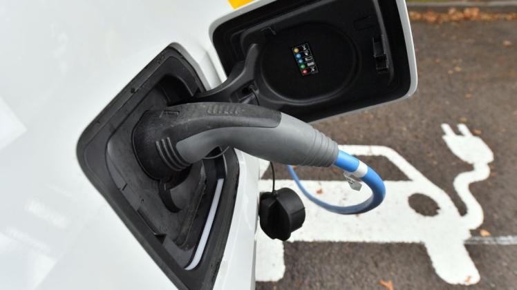 Mit den Parkplätzen soll die E-Mobilität in der Stadt gefördert werden. Mit den Parkplätzen soll die E-Mobilität in der Stadt gefördert werden.