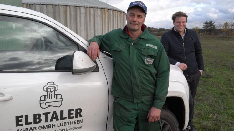 Die Biogasanlage in Krenzliner Hütte will auf eine flexiblere Stromproduktion umstellen. Dazu will die Betreibergesellschaft, der Lorenz Jandke (r.) vorsteht diese mit einem weiteren Blockheizkraftwerk, Foliengasspeicher und Wärmespeicher ausstatten. Verantwortlich sein für die neue Biogasanlage wird dann Holger Klauck, der Anlagenführer der bestehenden Einrichtung.