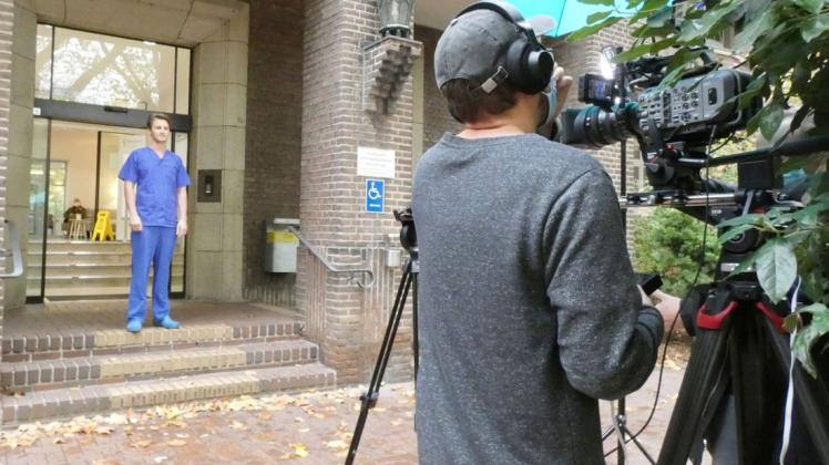 Beim Filmdreh in Düsseldorf standen die Pflegekräfte selbst vor der Kamera. Beim Filmdreh in Düsseldorf standen die Pflegekräfte selbst vor der Kamera.