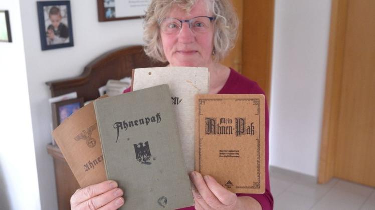 Anhand von Originaldokumenten kann Elke Ferner in die Zeiten des Krieges eintauchen. Die Güritzerin hat mittlerweile 400 Seiten für mindestens zwei Bücher zusammen. Jetzt sucht sie einen Verlag.