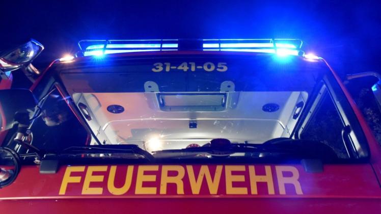 In einem Parkhaus in der Bremer Neustadt sind in der Nacht zu Freitag 15 Autos beschädigt worden.