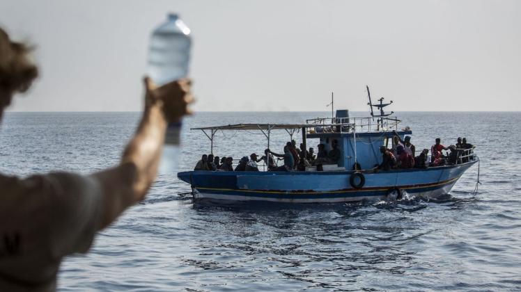 Bei der Überfahrt von der Türkei nach Griechenland ist ein kleines Kind ertrunken. Bei der Überfahrt von der Türkei nach Griechenland ist ein kleines Kind ertrunken.