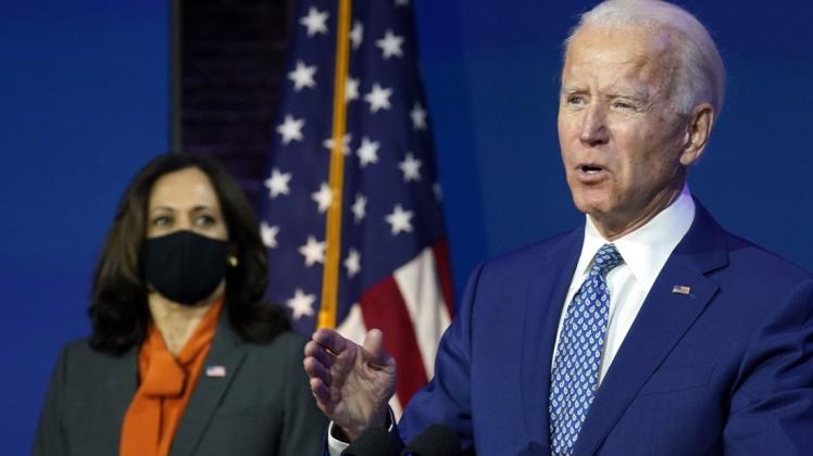 Joe Biden und Kamala Harris nach einem Treffen mit seinem neuen Expertenrat, der die Politik seiner Regierung im Kampf gegen die Corona-Pandemie gestalten soll.