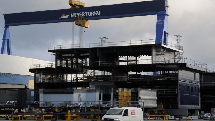 Auf der Werft Meyer Turku müssen Arbeitsplätze abgebaut werden.