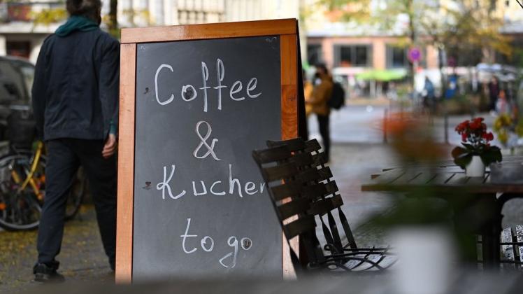 Ihre Cafés mussten Bäckereien und Konditoreien schließen - ob sie für den Umsatzausfall Novemberhilfen bekommen, bleibt fraglich. Ihre Cafés mussten Bäckereien und Konditoreien schließen - ob sie für den Umsatzausfall Novemberhilfen bekommen, bleibt fraglich.