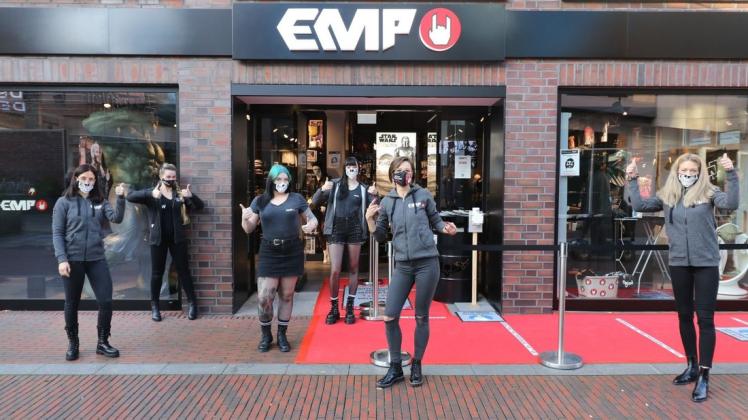 Das Lingener Unternehmen EMP (Exklusive Merchandise Products) hat seinen Flagship-Store am vergangenen Samstag in der Lookenstraße eröffnet. 
Foto: Johannes Franke