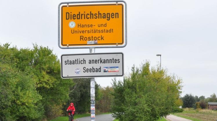 Der Groß Kleiner Weg in Diedrichshagen soll für den Durchgangsverkehr mit Hilfe von Pollern verhindert werden.