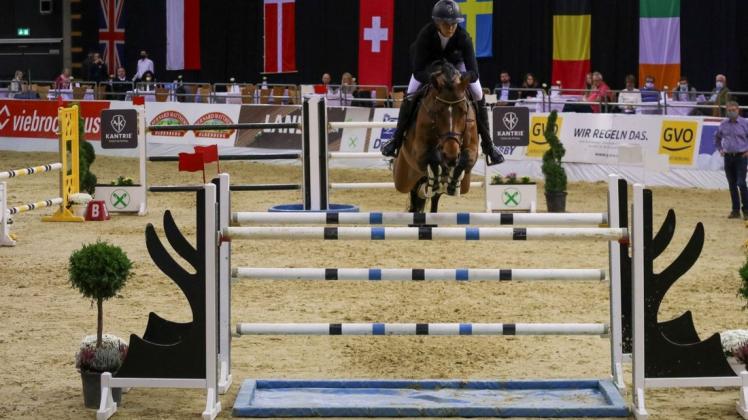 Möchte sich und ihre Pferde weiterentwickeln: die schwedische Springreiterin Karin Martinsen. Sie war im Großen Preis von Oldenburg mit Tailormade Chloe Star PS gestartet.