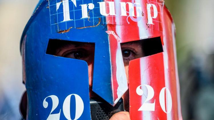 Wollen sich noch nicht ins wohl Unvermeidliche fügen: Anhänger von Donald Trump. Wollen sich noch nicht ins wohl Unvermeidliche fügen: Anhänger von Donald Trump.