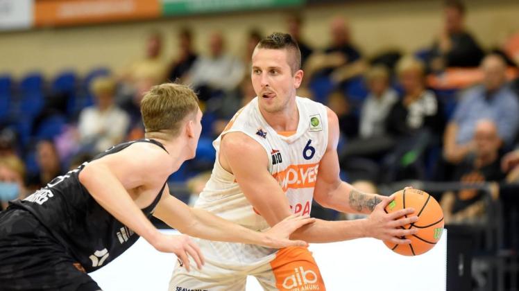 Mit 32 Punkten, davon 18 im zweiten Viertel, hatte Rain Veideman (rechts) maßgeblichen Anteil am fünften Sieg in Serie der Seawolves in Paderborn. Mit 32 Punkten, davon 18 im zweiten Viertel, hatte Rain Veideman (rechts) maßgeblichen Anteil am fünften Sieg in Serie der Seawolves in Paderborn.