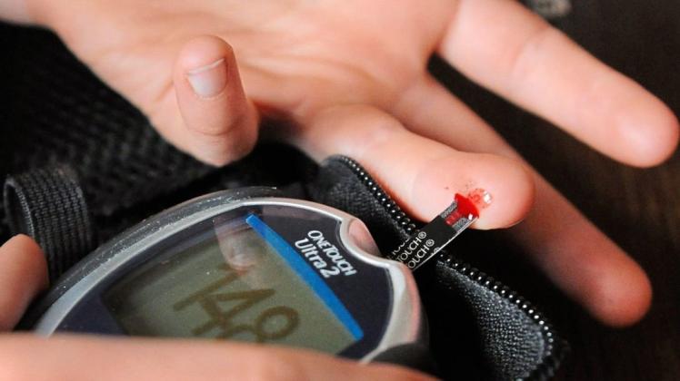 Smartes Hilfsmittel: Mit einem Blutzuckermessgerät lassen sich die eigenen Werte für Typ-2-Diabetiker schnell ermitteln.