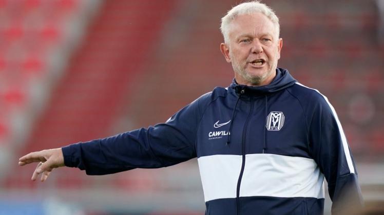 Will wieder auf den Trainingsplatz: SV Meppens Co-Trainer Mario Neumann. Foto: Werner Scholz Will wieder auf den Trainingsplatz: SV Meppens Co-Trainer Mario Neumann. Foto: Werner Scholz