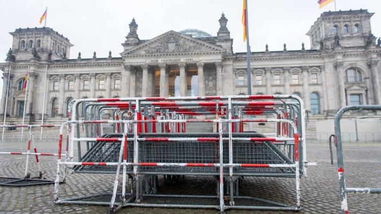 Aus Sorge, dass Abgeordnete nicht ungestört in den Bundestag gelangen können, wurden mehrere Demonstrationen verboten.