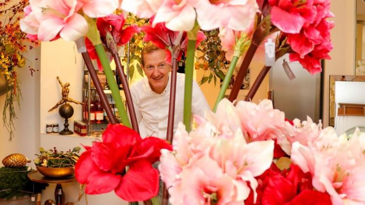 Sag Nettes durch und mit Blumen - das ist seit mehr als 30 Jahren eine florale Firmenphilosophie von Uwe Rauchfleisch. Sag Nettes durch und mit Blumen - das ist seit mehr als 30 Jahren eine florale Firmenphilosophie von Uwe Rauchfleisch.