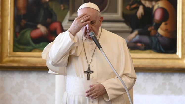 Papst Franziskus und sein Instagram-Account stehen im Verdacht, etwas Unsittliches getan zu haben.