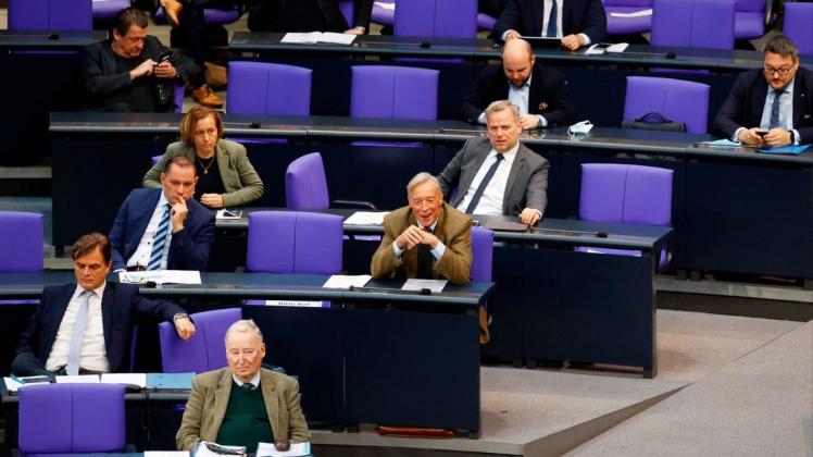 AfD-Politiker schleusten Corona-Leugner in den Bundestag.