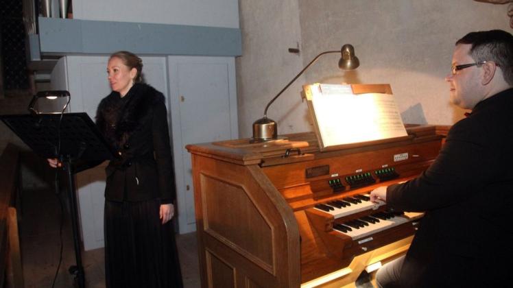 Tröstliche Klänge in der Mestliner Kirche mit Jenny Feodora Jahn aus Halle und  Christian Wiebeck,  Organist der Kirchenregion