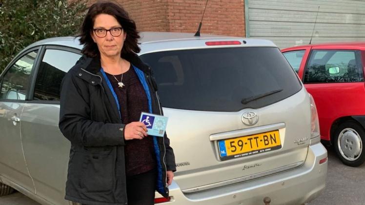 Petra Rendigs hat einen Behindertenparkausweis. Trotzdem traut sie sich oftmals nicht, mit ihrem Auto, auf einem Behindertenparkplatz zu stehen.
