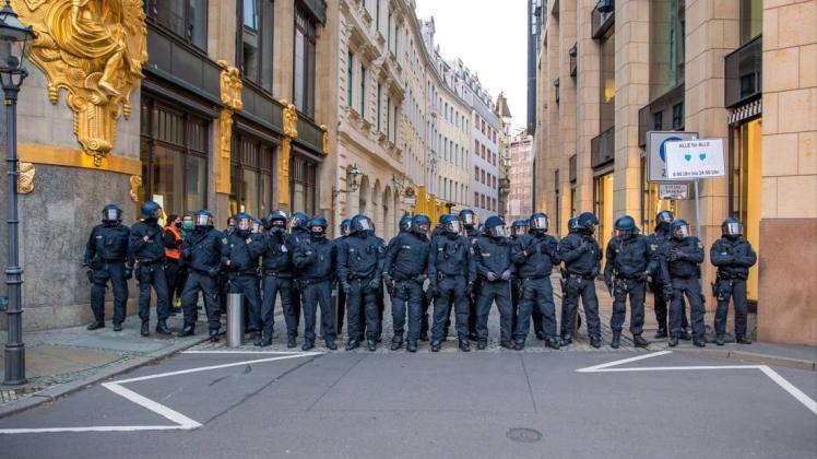 Am Wochenende gab es erneut Demonstrationen gegen die Corona Politik der Bundesregierung – wie hier, in Berlin. Am Wochenende gab es erneut Demonstrationen gegen die Corona Politik der Bundesregierung – wie hier, in Berlin.