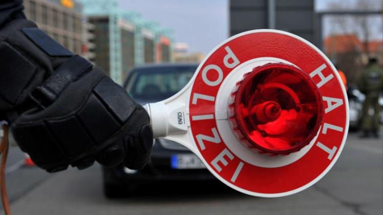 Am Freitagnachmittag zog die Polizei in Papenburg eine Autofahrerin aus dem Verkehr, die alkoholisiert und ohne Führerschein unterwegs war.