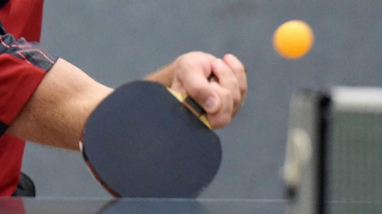 Die Tischtennisspieler des TV Hude III haben die Tabellenführung in der Bezirksoberliga mit einem klaren Auswärtssieg verteidigt (Symbolbild).