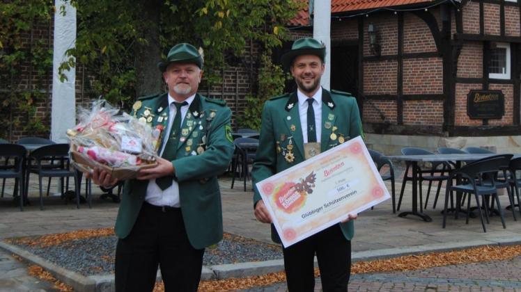 Das Berentzen Königsschießen gewannen Josef Vortallen vom Schützenverein St. Josef Wesuwermoor und der Glübbiger Schützenverein aus Löningen