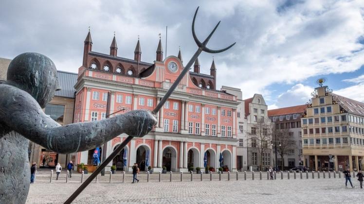 Im Rostocker Rathaus treffen sich ab 17 Uhr die Spitzen der Rostocker Stadtpolitik. Entscheidungen zur Eishalle und einem Großvorhaben im Stadthafen werden erwartet.