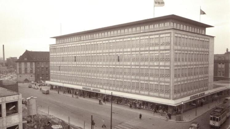 Das Kaufhaus Merkur (Aufnahme von 1957): Damals lockte das Kaufhaus Tausende Kunden an.