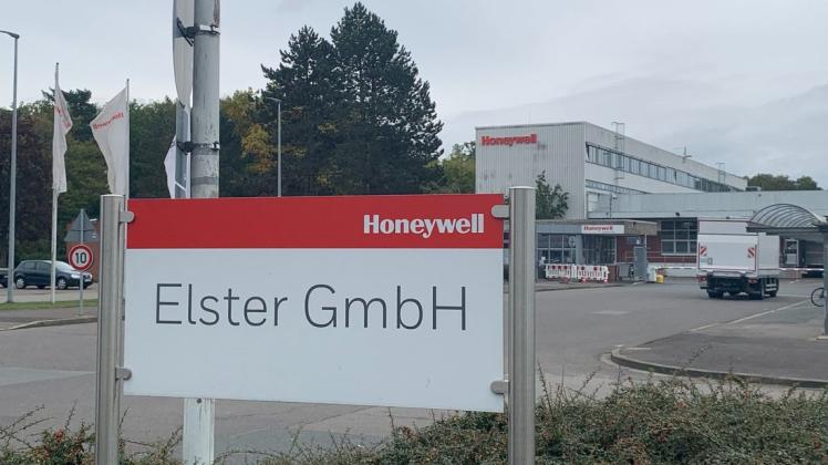 Der Blick auf die Firmenzufahrt bei der Elster GmbH in Büren, die seit dem Jahr 2015 zum Honeywell-Kozern gehört.