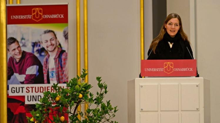 Unipräsidentin Professor Susanne Menzel-Riedl begrüßte die Studierenden des ersten Semesters in Osnabrück. Ihre Rede wurde live ins Internet übertragen.