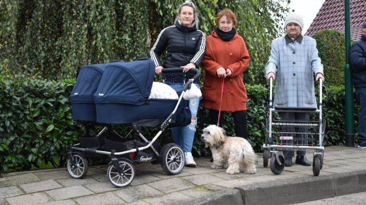 Egal ob mit Kinderwagen, Rollator oder Hund: Für die Anwohner der Straße "Hinter der Bahn" in Neustadt-Glewe ist der Gehweg eine Katastrophe.