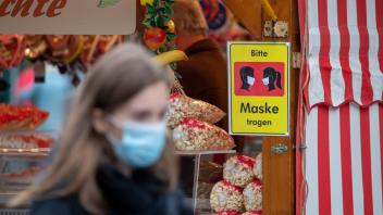 Nur mit Maske: Wie hier in Nürnberg ist das Tragen des Mundschutzes in der Öffentlichkeit Pflicht. Symbolbild