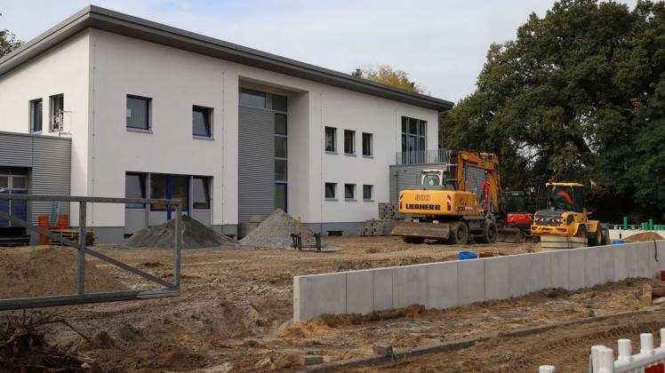 Der THW-Neubau in Bookholzberg ist bald fertig. Die Außenanlagen müssen allerdings noch gemacht werden.