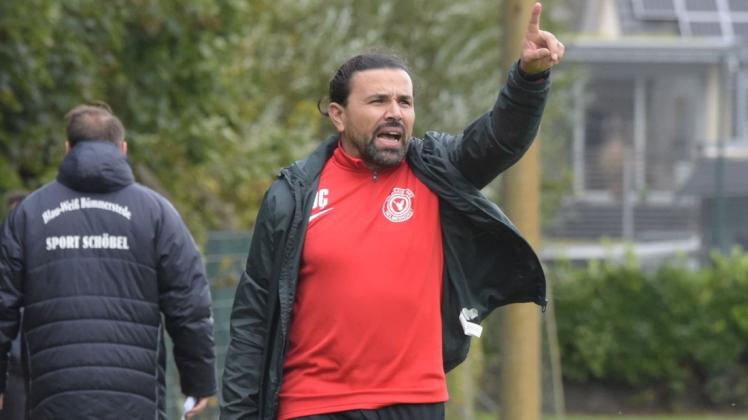 Sieht viel Potenzial in seinem Team: Önder Caki, Trainer des Fußball-Bezirksligisten SV Baris Delmenhorst.