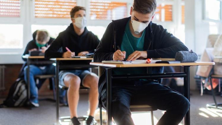 Nordrhein-Westfalen hat die Maskenpflicht an Schulen verschärft. Symbolbild
