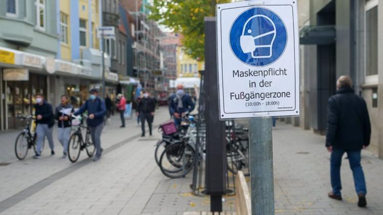 In der Fußgängerzone am Ende der Bahnhofstraße gilt wieder die Maskenpflicht.