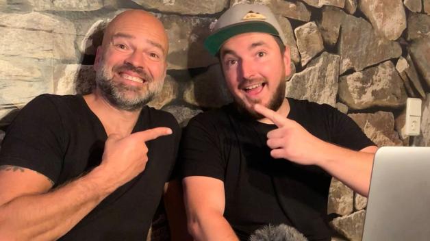 Andreas Hettig von „Zusammen Raus“ mit Moderator Dominik bei den Aufnahmen zu Vans & Friends. Andreas Hettig von „Zusammen Raus“ mit Moderator Dominik bei den Aufnahmen zu Vans & Friends.